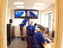 UK Data Center Monitoring & Uptime 100% DEDICATED PROFESSIONALS